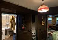 Eine Villa mit Wohnkultur, parkähnlichem Garten und Pool // A Villa of Distinction with Park-Like Garden and Pool //