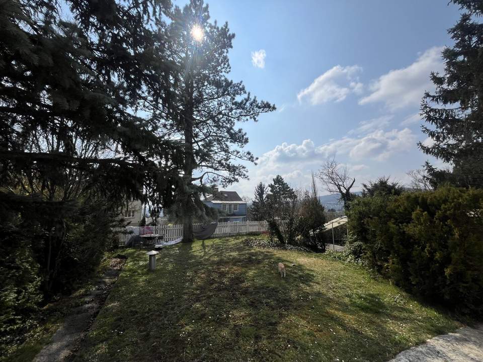 Ehemalige Villa/Mehrparteienhaus auf Grundstück mit Fernblick