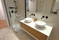 Zeitlose Eleganz trifft modernen Wohnkomfort – stilvoll sanierte 3,5-Zimmer-Altbauwohnung mit Designküche, zwei Außenflächen & Toplage nahe dem Türkenschanzpark