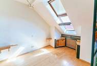 Dachgeschoßwohnung mit Balkon und Ausblick in Gründerzeithaus