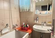 Großes Einfamilienhaus mit Veranda und Wirtschaftsanbau mit uneinsichtigen Garten + Ausbaupotential!