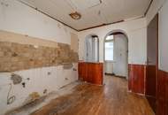 **Hannovermarkt** Renovation Opportunity: 3-Room Period Apartment with Airbnb Potential