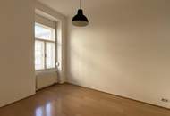 Schöne, sanierte 2-Zimmer-Altbauwohnung in ruhiger Nebenstraße