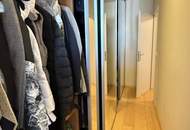 Tokiostraße / Kirschblütenpark: VIS / Japanische Schule: Möblierte 4 Zimmer-Maisonetten-Wohnung mit einer Loggia und Terrasse + optionaler Garagenstellplatz!