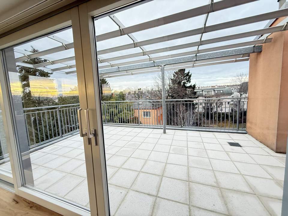 Freifläche auf zwei Terrassen mit Schönbrunnblick und Blick auf Steinhofkirche: neu sanierte und klimatisierte 2-Zimmer-Wohnung!