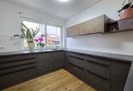 Tolles, räumlich gut eingeteiltes Reihenhaus mit Eigengarten, Dachterrasse und zwei Garagenplätzen.