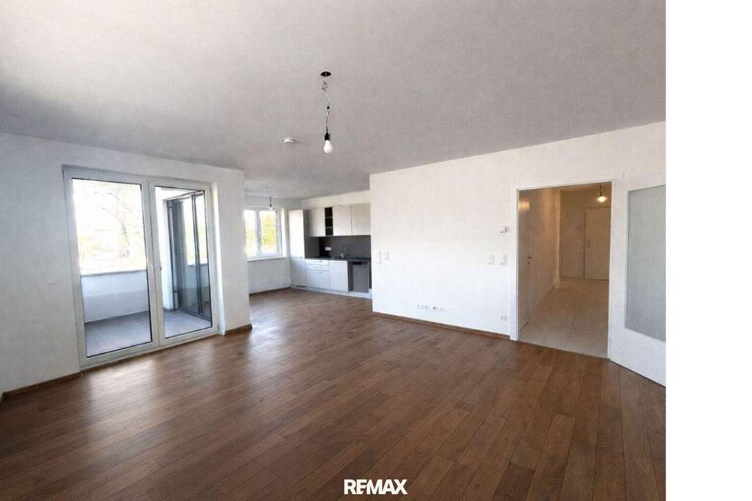 "Wohnung mit Balkon und Parkplatz"