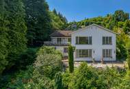 Große Villa thronend über Feldkirch mit Baulandreserve
