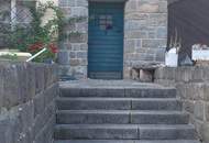 Vermiete Liegenschaft teilbar 1) Haus 157m² 2)Geschäftslokal (Praxis Gastro?, Kaffee? ect) 220m² 3)Lager derzeit mit Hochregalen 250m² 4)Lager- Geschäfts- oder Bürofläche 1.OG 234m² 5)Doppelgarage LKW-tauglich 49,40m² 6)Außenflächen und Parkplätze (Provisionsfrei)