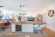 Gewerbeimmobilie mit Penthouse, Hallenflächen und großem Außenbereich