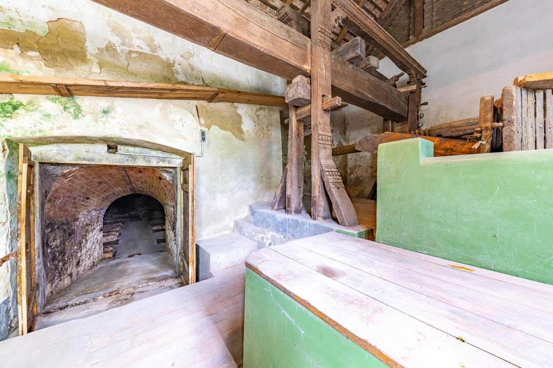 Weinviertler Charme: Presshaus mit großzügigem Weinkeller – Modernisierungschance!