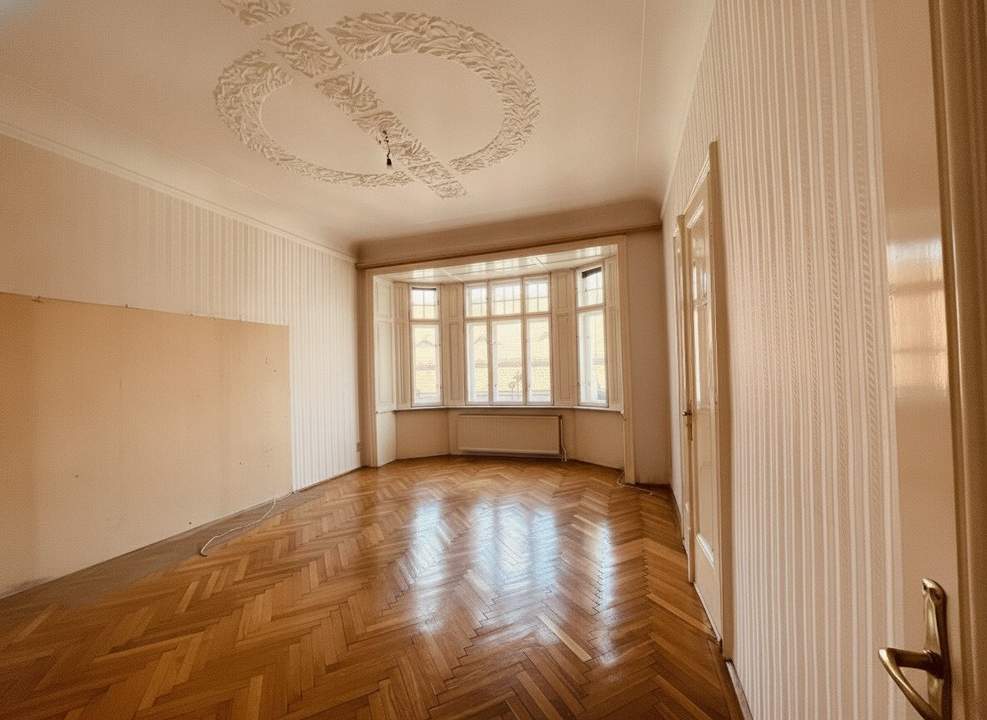 Altbaujuwel mit außergewöhnlichem Potenzial in grüner Lage