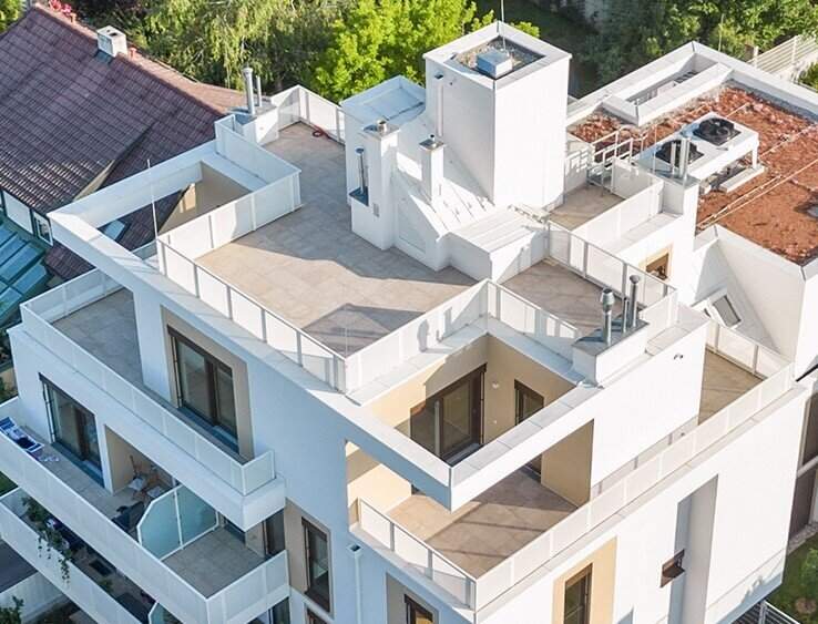 Erstbezug: Exklusive Penthouse-Maisonette mit 137 m²-Terrasse, Fernblick & Pool