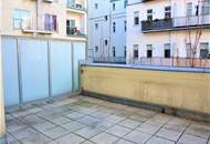 TERRASSENHIT, UNBEFRISTET, 86 m2 Altbau mit 30 m2 Freifläche, 3 Zimmer, Komplettküche, Wannenbad, Parketten, Hofruhelage