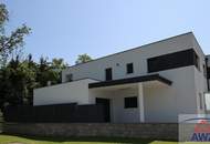 LEOMBACH: Neuwertige Doppelhaushälfte mit Garage in ruhiger und sonniger Lage zu verkaufen!