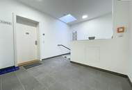 Wohntraum im Dach I perfekt aufgeteilte 3-4 Zimmer I atemberaubendes Wohnzimmer mit Glas-Himmel revitalisierter Stilaltbau I urbane Lage mit bester Infrastruktur!