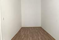 Großzügige sanierte 2-Zimmer-Altbauwohnung mit Potenzial und Ruhelage