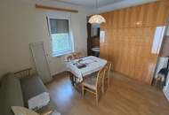 Renovierungsbedürftiges Haus mit zwei Wohneinheiten und viel Lagerfläche zu verkaufen!