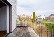 Charmantes Zweifamilienhaus mit traumhaftem Garten und Garage in Christkindl