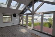 EIN- ZWEIFAMILIENHAUS MIT ZWEI EINGÄNGEN UND 3 GARAGEN