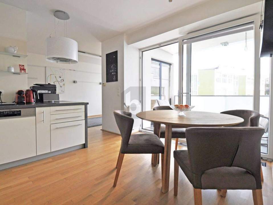 INNENHOF-RUHELAGE TRIFFT INNENSTADTLAGE ? VOLL MÖBLIERTES NEUBAU-APARTMENT NUR WENIGE GEHMINUTEN VOM SCHWEDENPLATZ ENTFERNT