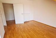 INNSTRASSE, FERNBLICK, unbefristete 97 m2 Dachgeschoß-Maisonette mit Loggia, 2 Zimmer, Komplettküche, Wannenbad, Parketten, gefördert