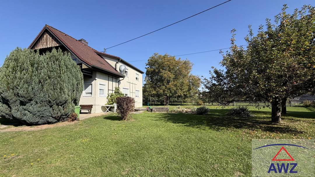 Schöner, großer ca. 1500 m² Baugrund mit älterem Wohnhaus in Oftering