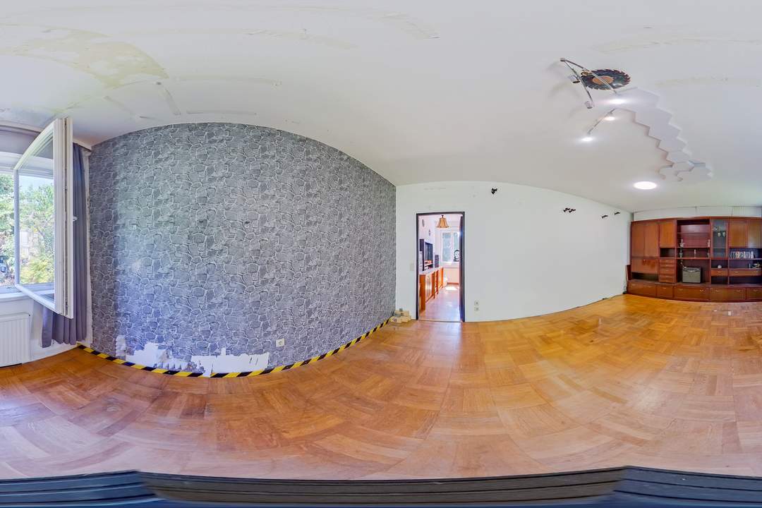 Unverbaubaure Sonnenhanglage: Erwecken Sie diese 60er-Jahre Villa zu neuem Leben