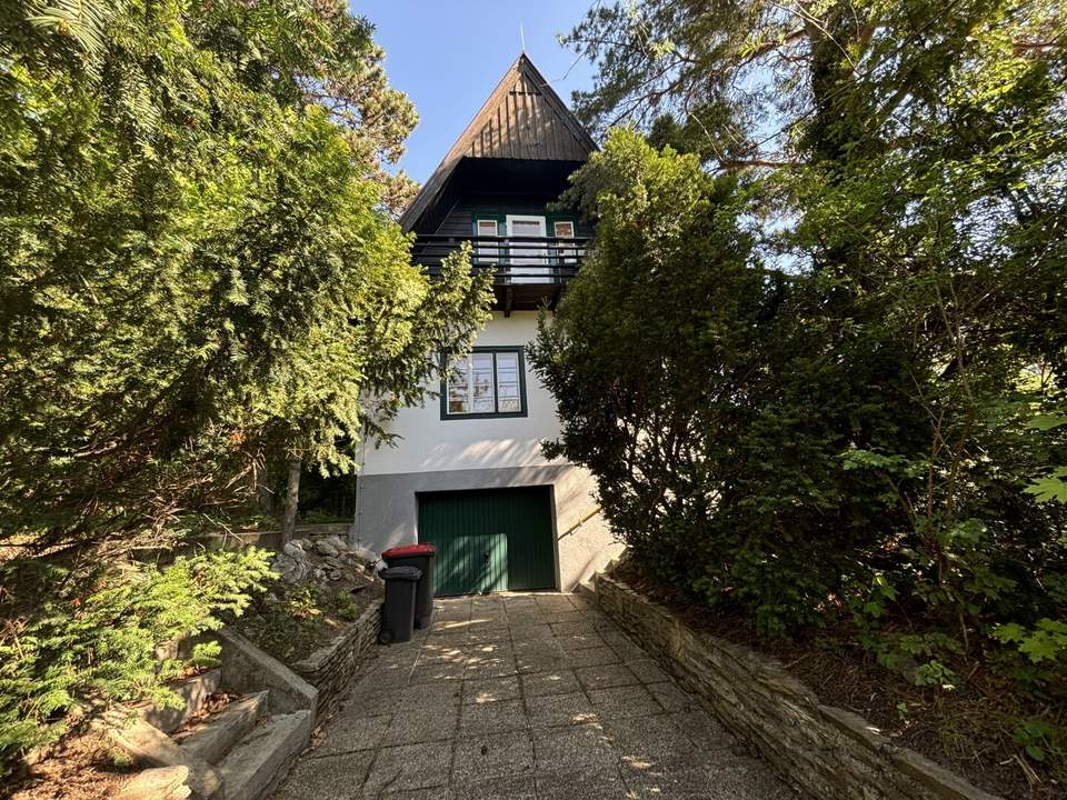 Maria Enzersdorf: Charmantes Haus mit wunderschönem Garten und Blick zur Burg Liechtenstein!