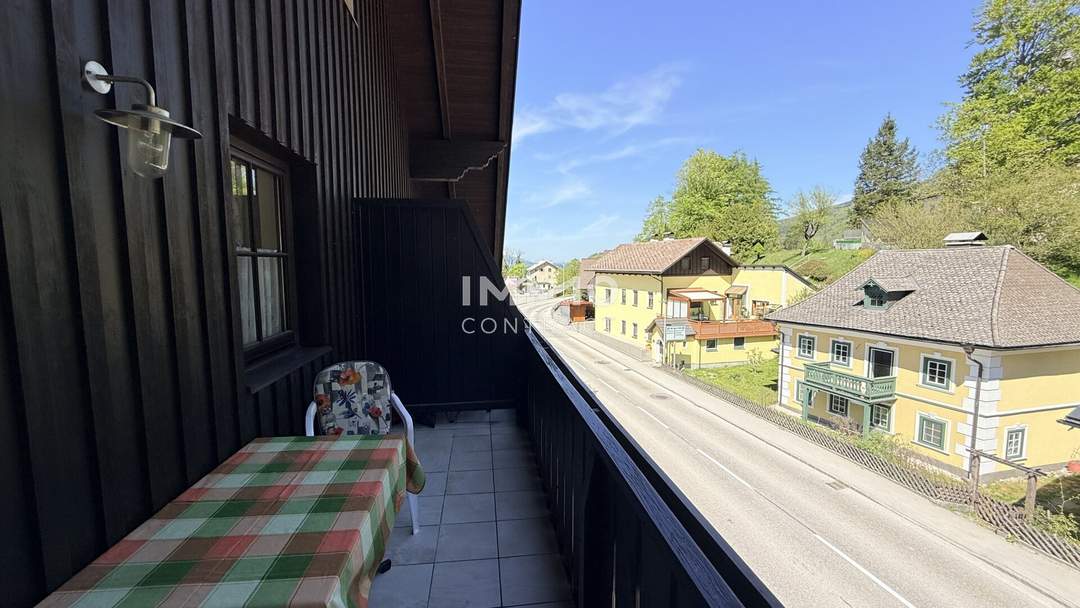 Ferienwohnung mit Balkon – nur wenige Gehminuten zum Attersee