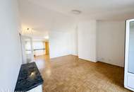 Moderne Dachgeschoßwohnung mit Terrasse, Garage, Klimaanlage