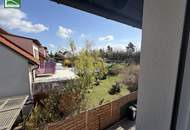 Elegant Wohnen im Grünen! Großzügige Doppelhaushälfte mit Terrassen, Garten und 2 Parkplätzen.