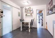 Blick in die Berge: 3 Zimmer-Dachgeschoss-Wohnung mit Balkon