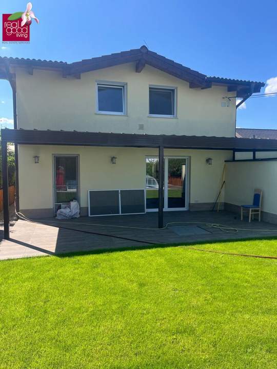 Teilmöbliertes Traumhaus in einer Kleingartensiedlung mit Pool, Garten und einem Wohnkeller