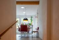 Dachgeschosswohnung in Ruhelage mit traumhaftem Grünblick, eigenem Garten und Garage