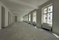 Erstbezug nach Sanierung – Repräsentatives Altbau-Büro nahe Rathaus mit Terrasse