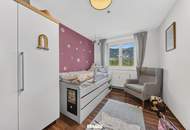 Lichtdurchflutetes Familienglück mit Bergpanorama: Modernisierte 4-Zimmer-Wohnung mit 2 Balkonen & Parkplatz zu kaufen