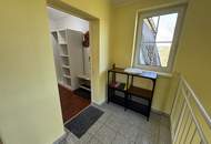 Charmante 3-Zi DG-Wohnung mit moderner Küche - RUHIGE Aussichtslage - Loggia &amp; Carport