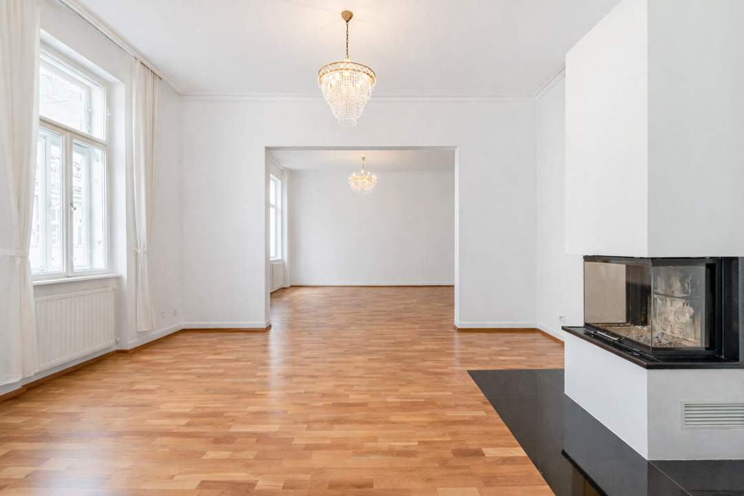 TRAUMHAFTE 4-ZIMMER ALTBAU-WOHNUNG MIT KAMIN