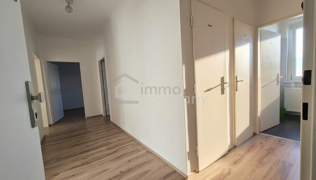Spitzen 3 Zimmer Wohnung mit Loggia