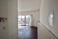 Weitblick, Ruhe & zentrale Lage – Sonnige Altbauwohnung mit Balkon