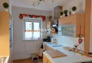 GÜNSTIGE SCHÖNE, SONNIGE UND RUHIGE 3-ZIMMER-WOHNUNG IM 2. OG MIT EIGENEM GARTENANTEIL UND PARKPLATZ