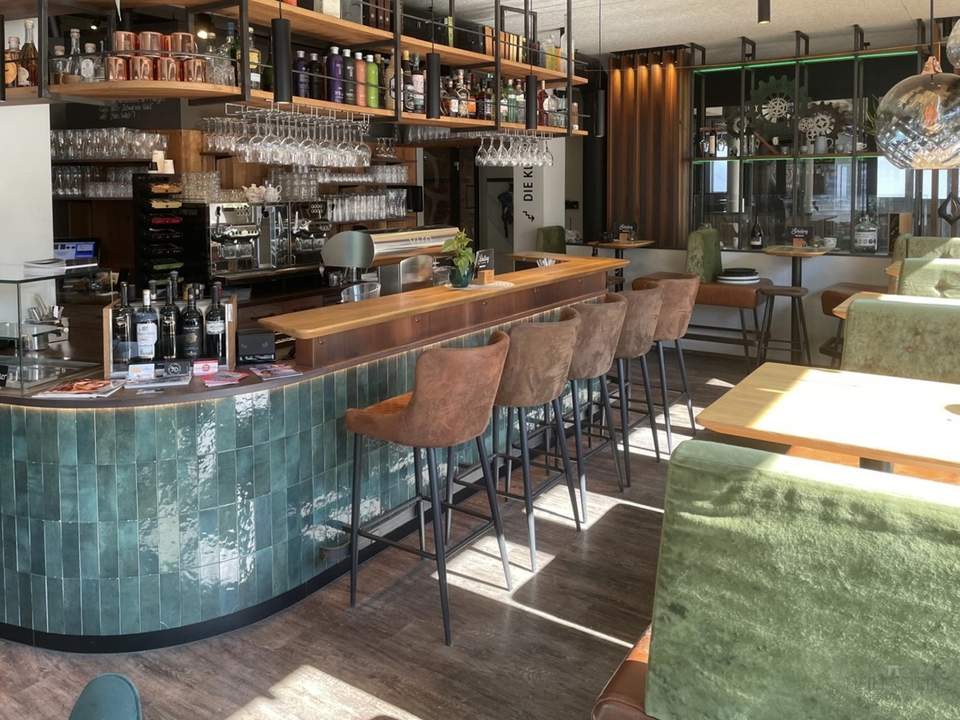 Sehr gut eingeführte Cafè &amp; Bar im Wörgl zu verpachten