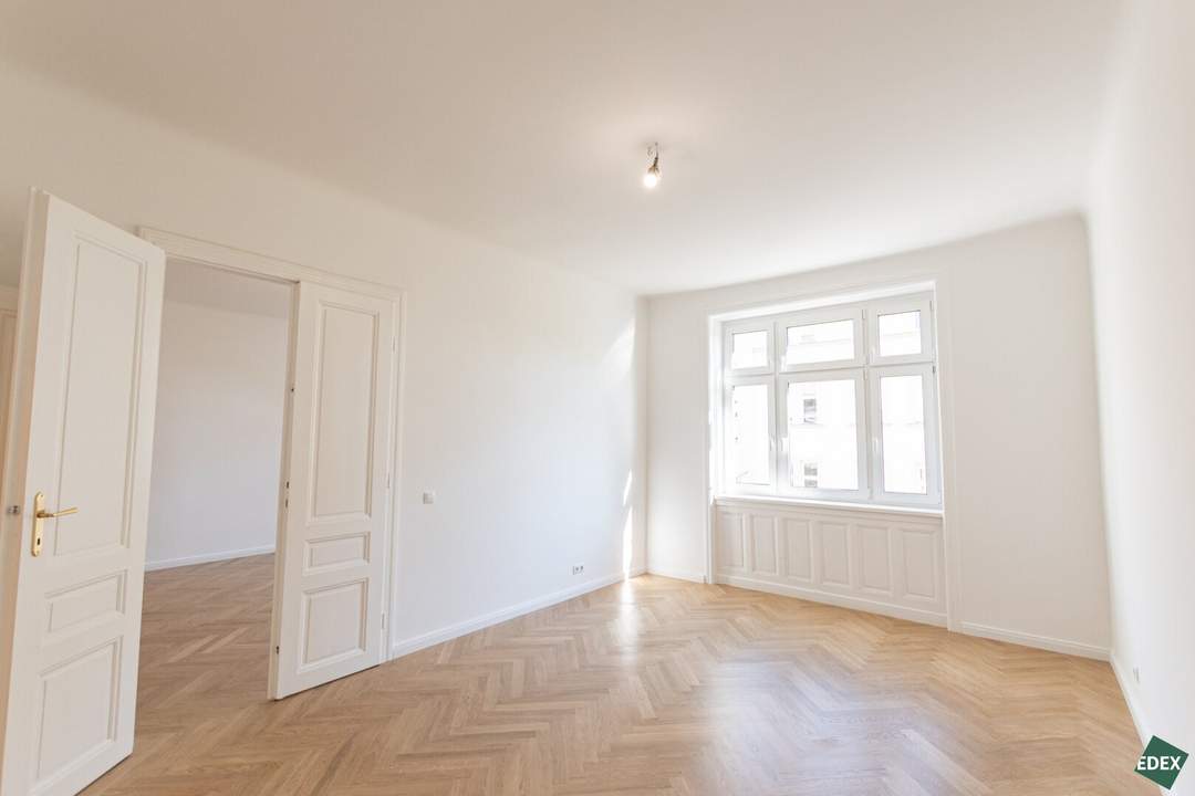 Erstbezug nach Sanierung: Schöne 3-Zimmer-Altbauwohnung mit Balkonmöglichkeit