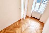 WOW! Traumhaft sanierter Erstbezug mit Balkon! 3 Zimmer + TOP-Lage + TOP Anbindung + Ruhige Seitengasse + Wunderschönes Altbauhaus! Jetzt zugreifen!