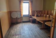 Geräumiges Haus mit großer Wohnung und Gastlokal