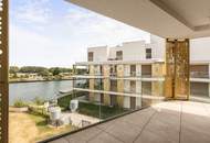 Wohnen, wo andere Urlaub machen: Erstklassige 5-Zimmer-Wohnung am Wasser mit 70m2 Balkon