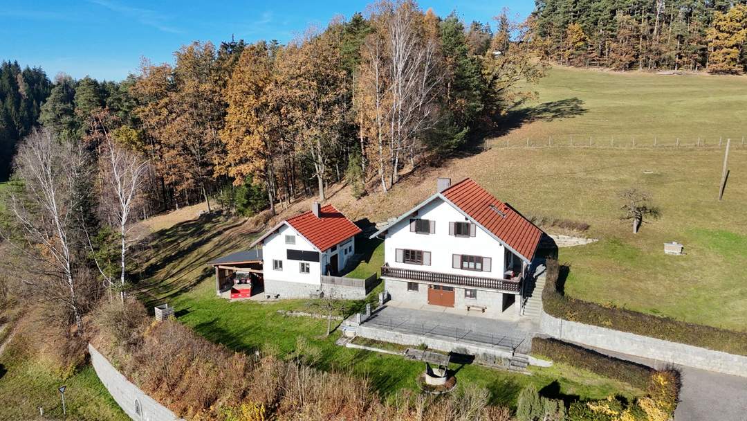 MÜHLVIERTLER CHARME: Modernisiertes Wohnhaus mit 8.559 m² Wald und 4.861 m² Wiese