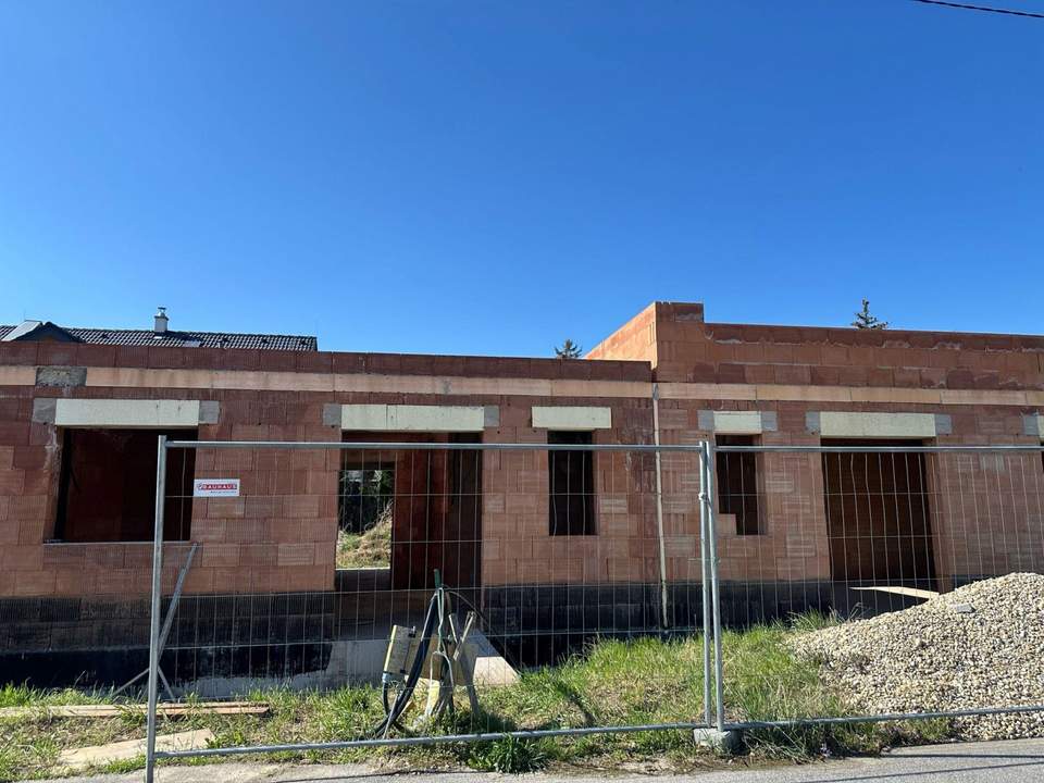 "2 Doppelhäuser und ein Preis! Oberlisse 20 Meter vom 21ten Bezirk!"