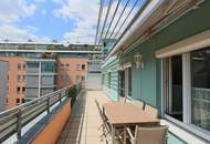 Einzigartige DG-Wohnung mit 2 Terrassen und Wintergarten in Ruhelage